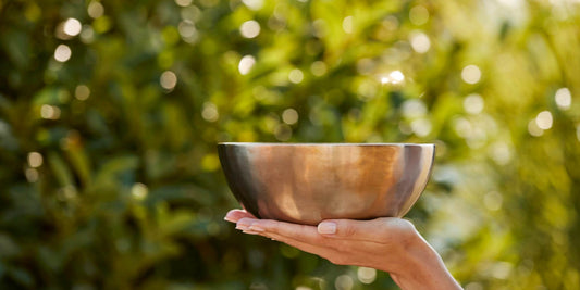 Singing bowl meditation outside: make a deep connection with nature