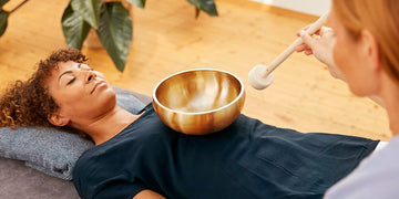 Singing BowlsEspecial de Natal: oferta de uma tigela em forma de coração - com exercício a condizer